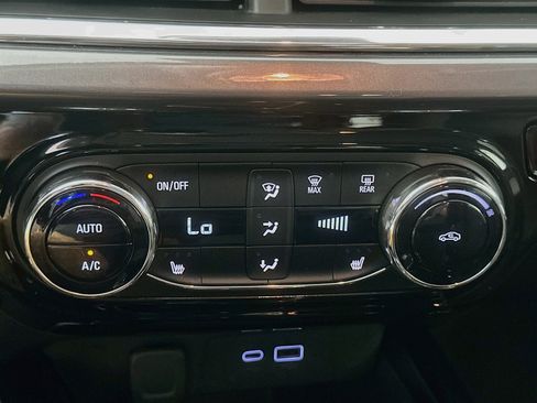 Used 2025 Chevrolet Trax ACTIV FWD image 22