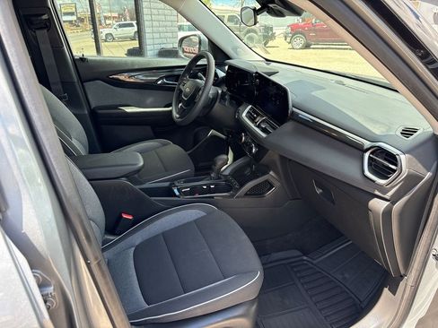 Used 2025 Chevrolet TrailBlazer LT AWD/4WD image 19