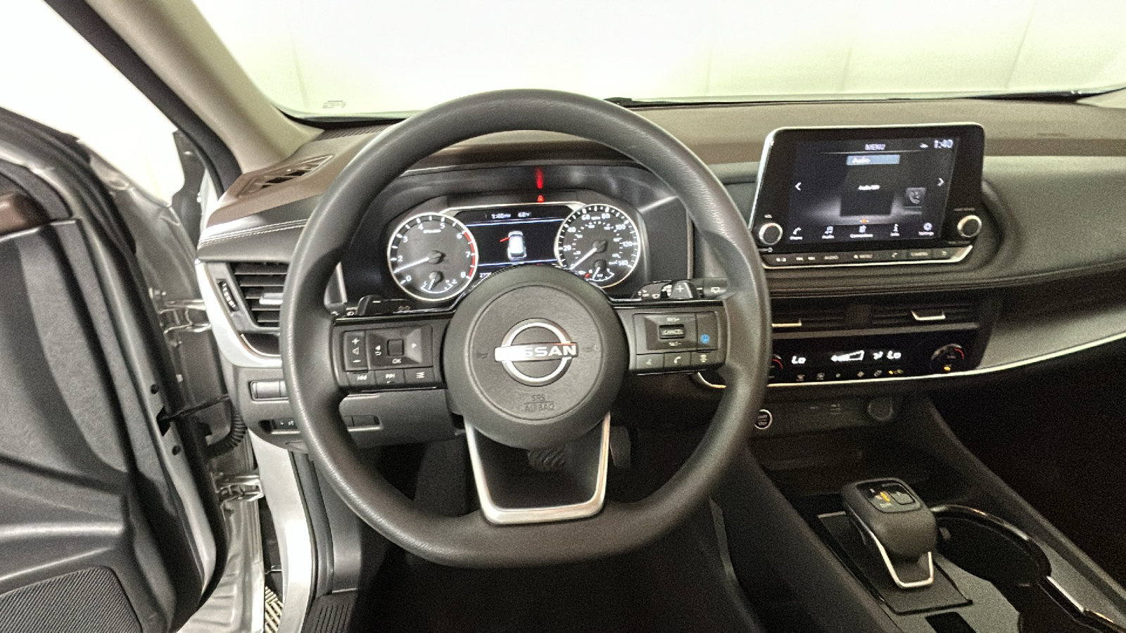 Used 2023 Nissan Rogue SV AWD/4WD image 18