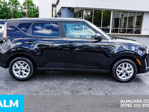 Used 2025 Kia Soul LX w/ LX Technology Package FWD image 8