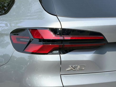 Used 2024 BMW X5 xDrive40i w/ M Sport Package AWD/4WD image 10