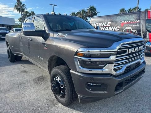 Used 2025 RAM 3500 Laramie AWD/4WD image 2