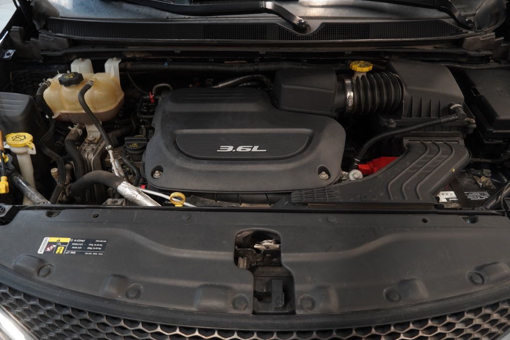 Used 2017 Chrysler Pacifica Touring FWD image 39
