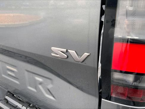 Used 2022 Nissan Frontier SV w/ Technology Package RWD image 10