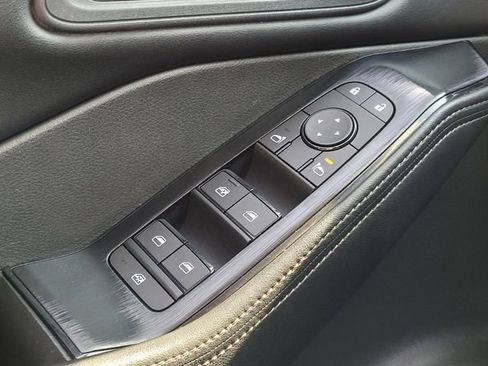 Used 2024 Nissan Rogue SV image 33