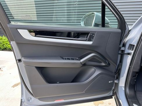 Used 2025 Porsche Cayenne S image 14