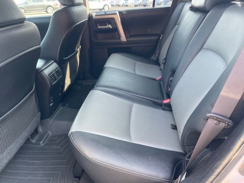 Used 2018 Toyota 4Runner SR5 Premium image 12