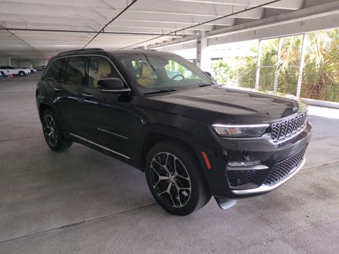 New 2025 Jeep Grand Cherokee Summit image 2