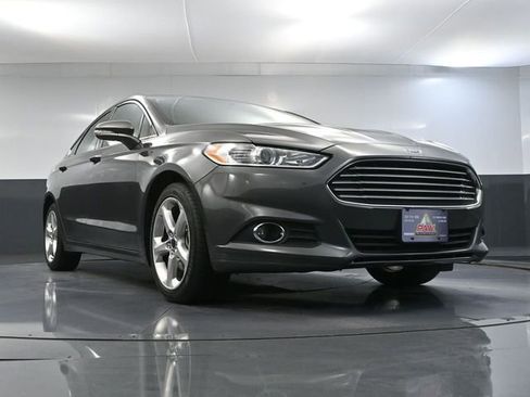 Used 2016 Ford Fusion SE w/ Equipment Group 201A image 48