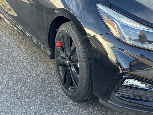 Used 2018 Chevrolet Cruze LT w/ Convenience Package image 5