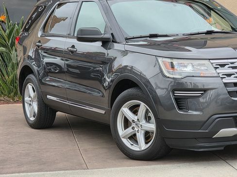 Used 2019 Ford Explorer XLT image 4