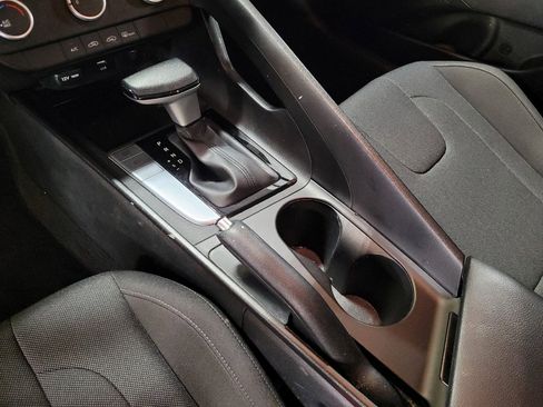 Used 2025 Hyundai Elantra SE image 26