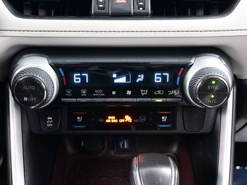 Used 2023 Toyota RAV4 Limited AWD/4WD image 21