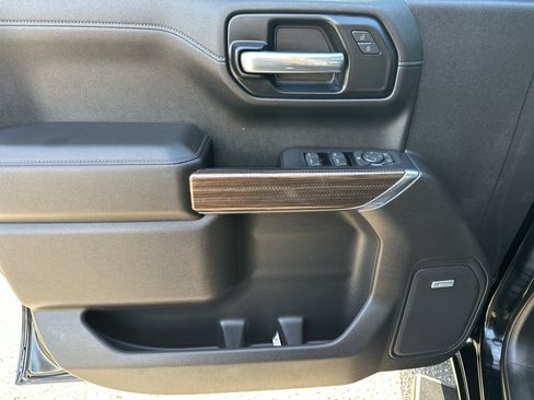 Used 2021 Chevrolet Silverado 1500 LT Trail Boss w/ Convenience Package II AWD/4WD image 16