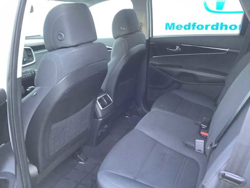Used 2017 Kia Sorento LX AWD/4WD image 12
