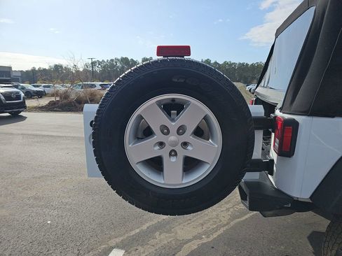 Used 2018 Jeep Wrangler Sport image 15