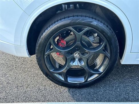 Used 2023 Alfa Romeo Stelvio Veloce image 12