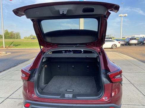 Used 2025 Chevrolet Trax LT w/ LT Convenience Package FWD image 29
