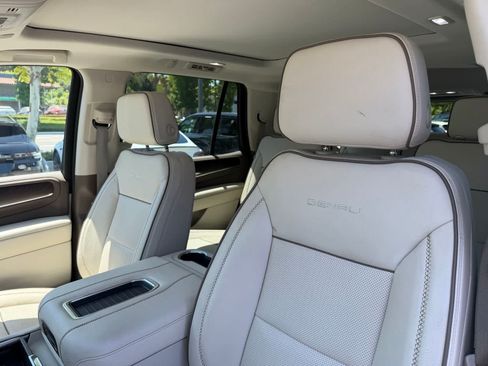Used 2023 GMC Yukon Denali RWD image 13