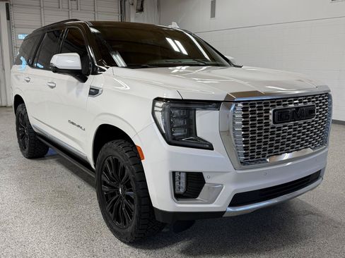 Used 2021 GMC Yukon Denali w/ Denali Premium Package AWD/4WD image 4