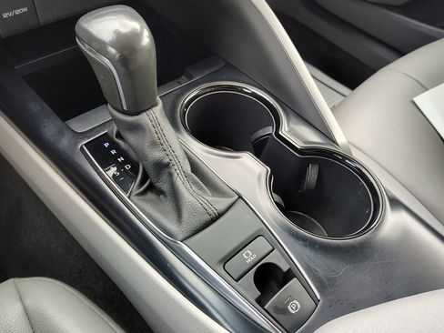 Used 2020 Toyota Camry SE AWD/4WD image 32