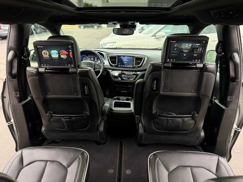 Used 2020 Chrysler Pacifica Limited FWD image 17