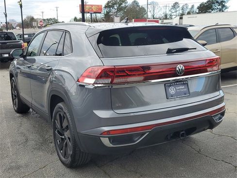 Certified 2025 Volkswagen Atlas Cross Sport SE w/ Panoramic Sunroof Package image 6