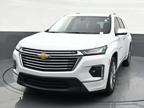 Used 2023 Chevrolet Traverse Premier FWD image 9