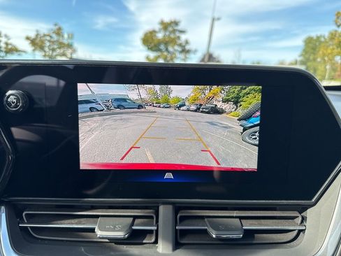 Used 2024 Chevrolet Trax LT w/ Sunroof Package image 25