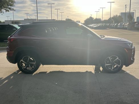 Used 2022 Chevrolet TrailBlazer RS w/ Sun and Liftgate Package FWD image 11
