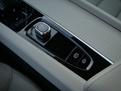 Certified 2023 Volvo XC60 T8 Core image 19