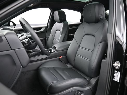 Certified 2025 Porsche Cayenne E-Hybrid Coupe AWD/4WD image 5