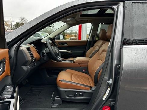 Certified 2024 Nissan Pathfinder Platinum image 25