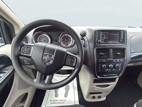 Used 2019 Dodge Grand Caravan SE w/ UConnect Hands-Free Group FWD image 10
