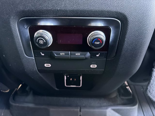 Used 2022 GMC Yukon SLT w/ SLT Premium Package RWD image 24