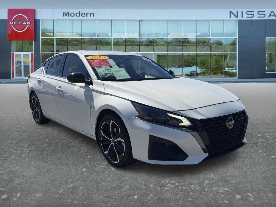 Certified 2024 Nissan Altima 2.5 SR w/ SR Premium Package FWD image 3