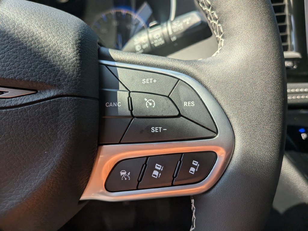 New 2027 Chrysler Pacifica Select FWD image 17