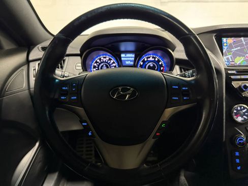 Used 2013 Hyundai Genesis 3.8 RWD image 22
