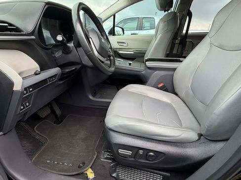 Certified 2022 Toyota Sienna XLE image 12