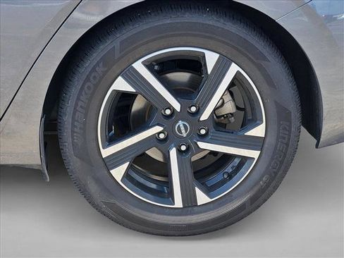 Used 2025 Nissan Sentra SV FWD image 14