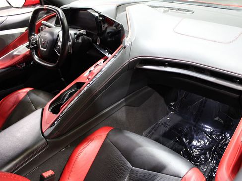 Used 2022 Chevrolet Corvette Stingray Preferred Cpe w/ Z51 Performance Package RWD image 32