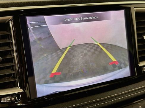 Used 2023 Chrysler Pacifica Touring-L FWD image 14