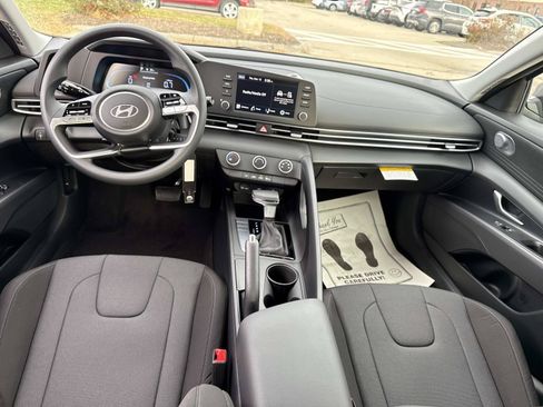 Used 2026 Hyundai Elantra SE FWD image 20