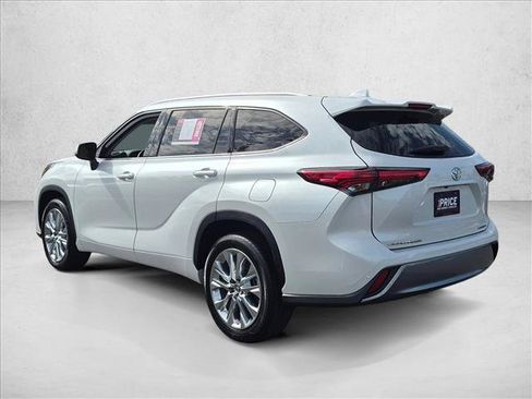 Used 2023 Toyota Highlander Limited FWD image 8