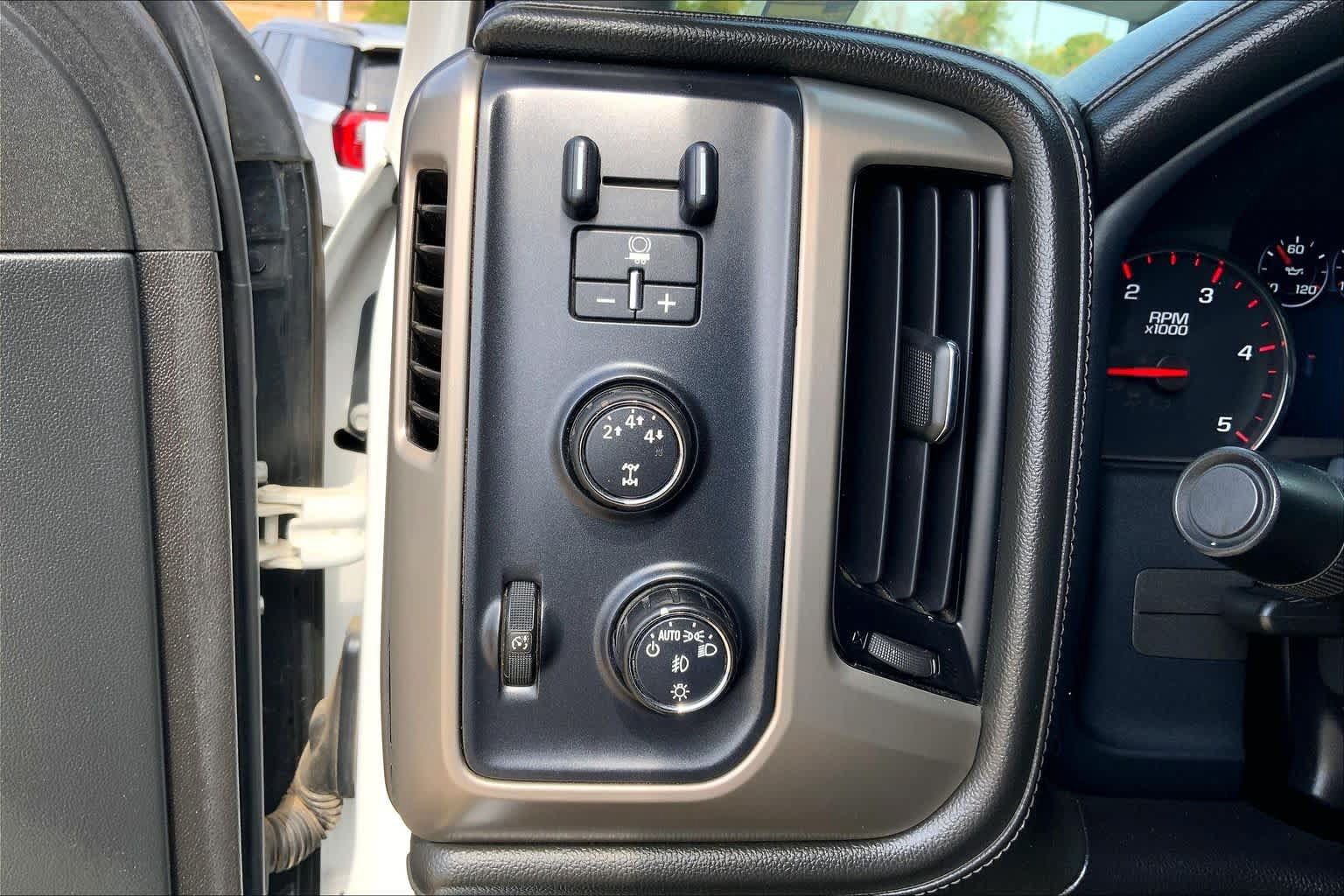 Used 2016 GMC Sierra 2500 Denali w/ Duramax Plus Package AWD/4WD image 32