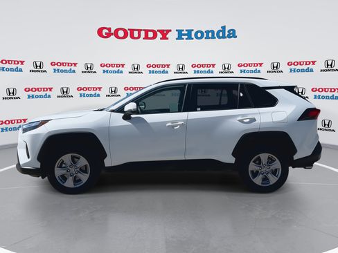Used 2025 Toyota RAV4 XLE FWD image 5