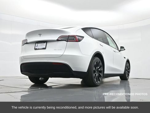 Used 2022 Tesla Model Y Long Range image 48