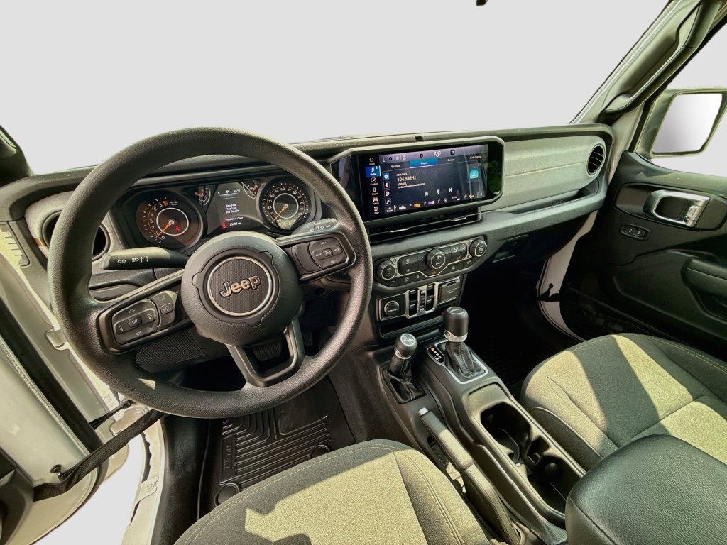 Used 2025 Jeep Gladiator Sport AWD/4WD image 9