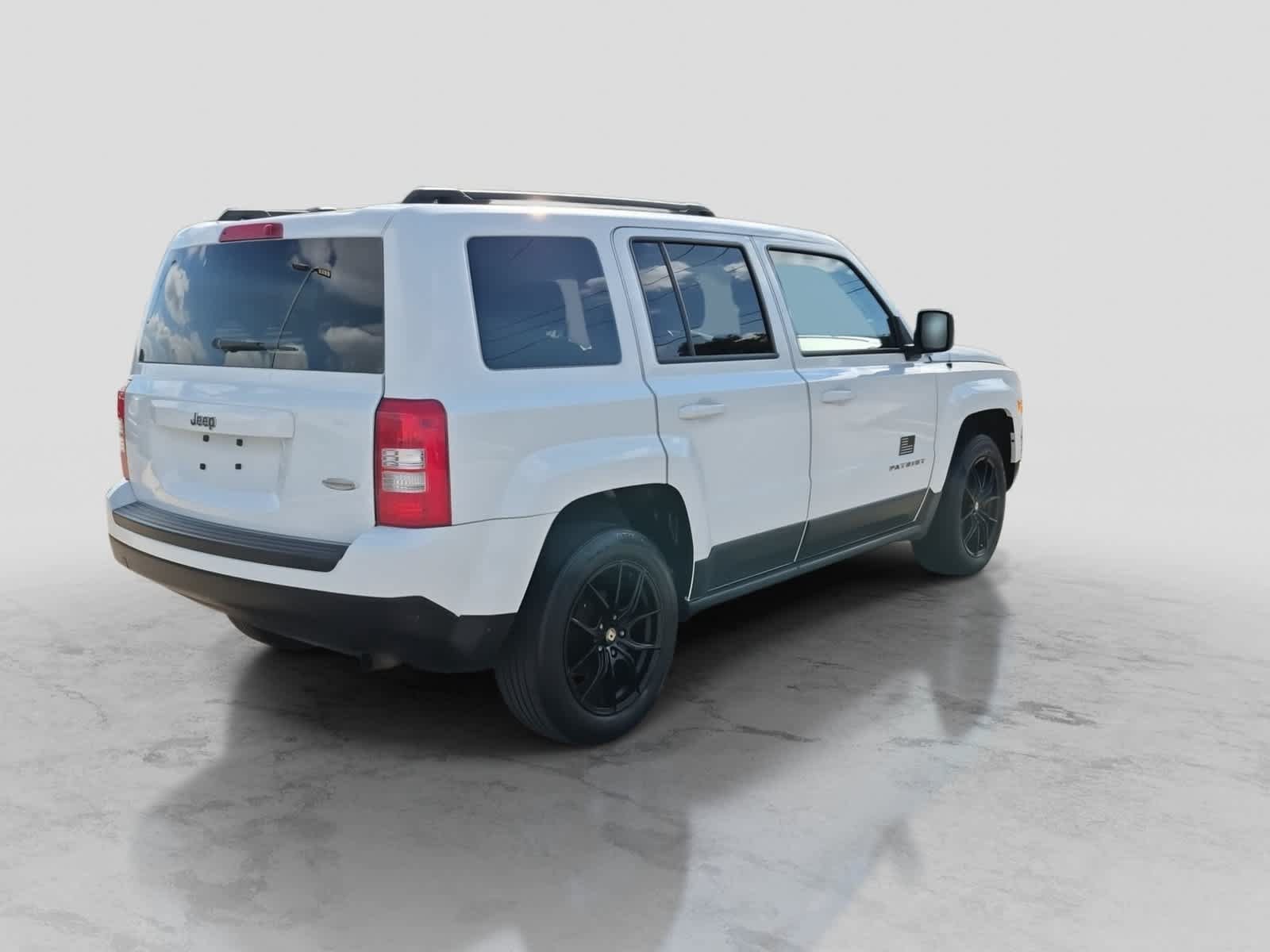 Used 2017 Jeep Patriot Latitude FWD image 8