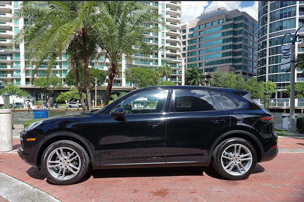 Used 2020 Porsche Cayenne AWD/4WD image 3